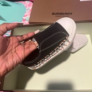 Burberry size 25